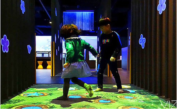 Publicidad de la proyección del piso del rompecabezas de juego 3D de los niños interactivos del equipo 0